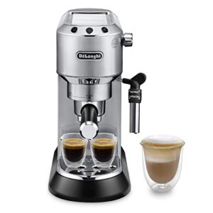 Espressomaskine Bedst i Test: Luksuriøs Kaffeoplevelse Hjemme De'Longhi Dedica Style EC 685.M Espresso Filter Holder Espresso Machine with Professional Milk Foam Nozzle 15 cm Wide 1 Litre Water Tank Full Metal Casing E.S.E Pads Silver